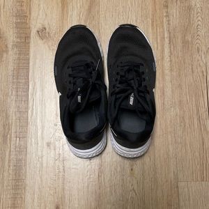 Women’s Nike Revolution 5